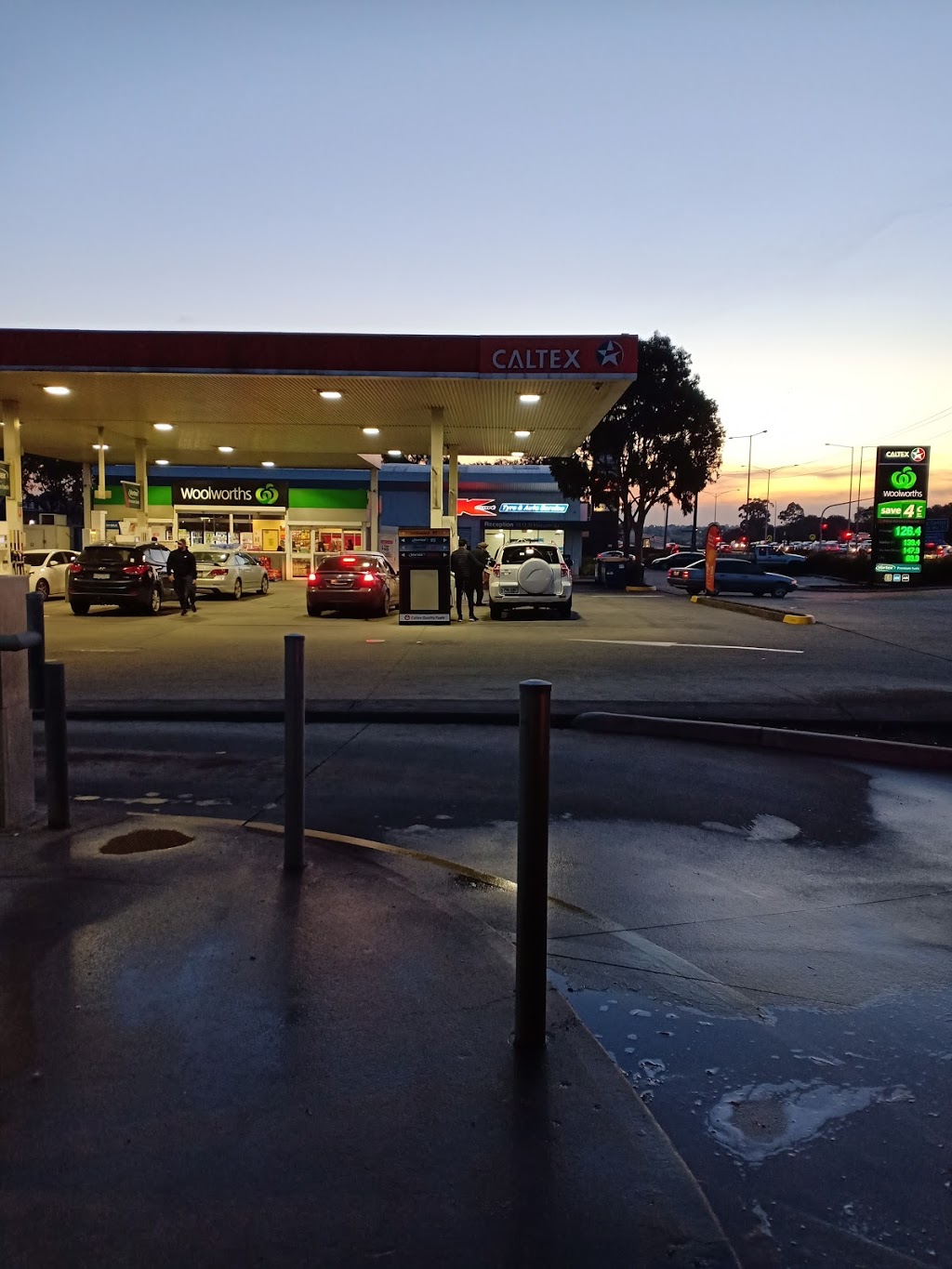 Caltex Woolworths | gas station | 399 Melton Hwy, Taylors Lakes VIC 3038, Australia | 1300655055 OR +61 1300 655 055