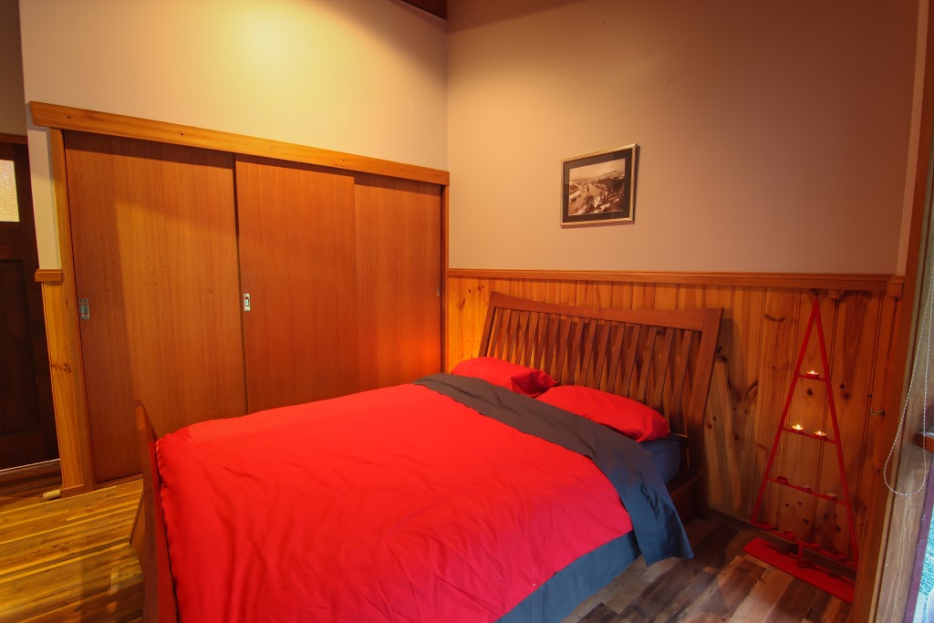 Noojee Bed & Breakfast | spa | 125 School Rd, Noojee VIC 3833, Australia | 0434999000 OR +61 434 999 000