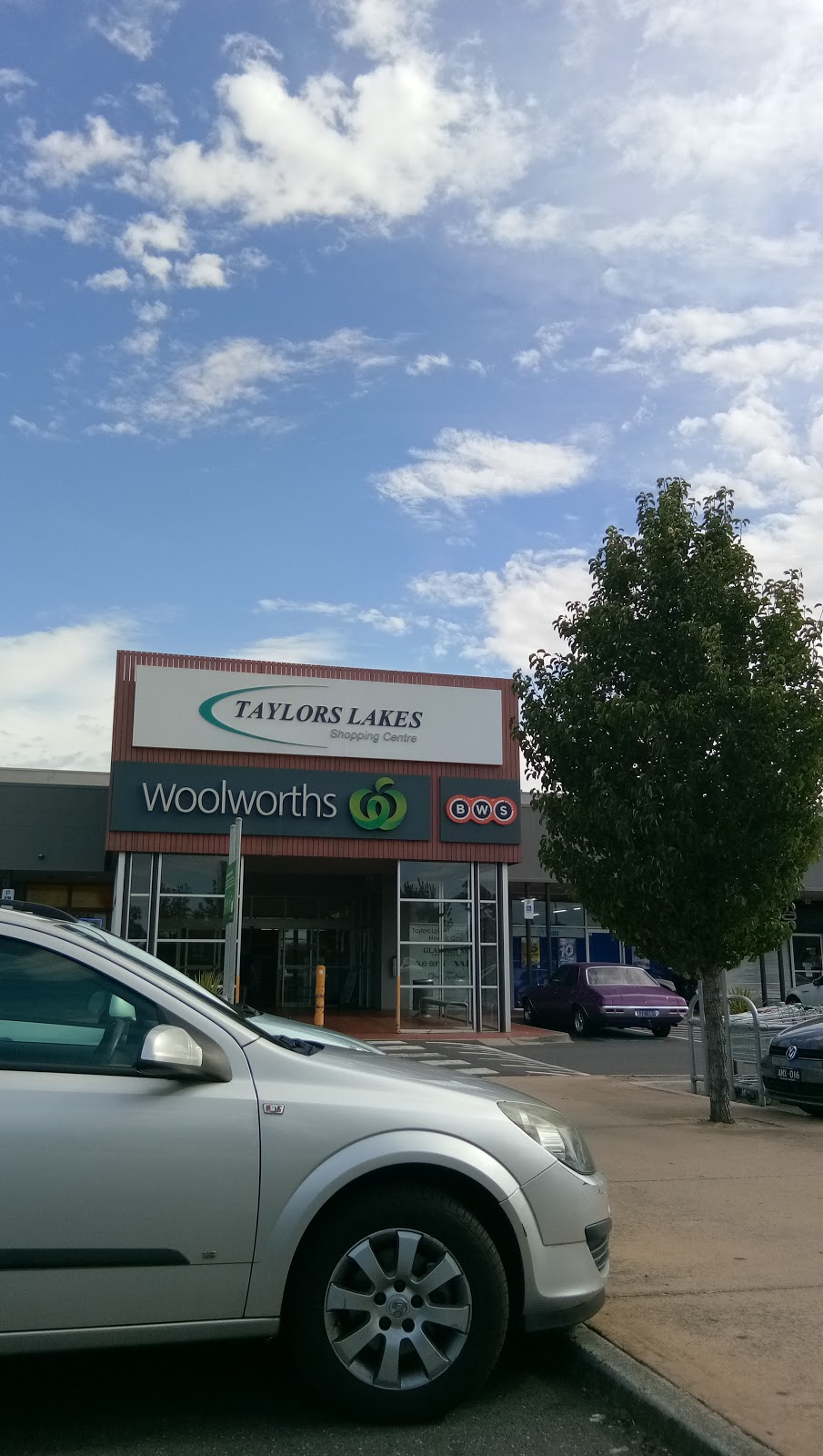 Woolworths Taylor Lakes | supermarket | Sunshine Ave & Melton-Keilor Road, Taylors Lakes VIC 3038, Australia | 0383614716 OR +61 3 8361 4716