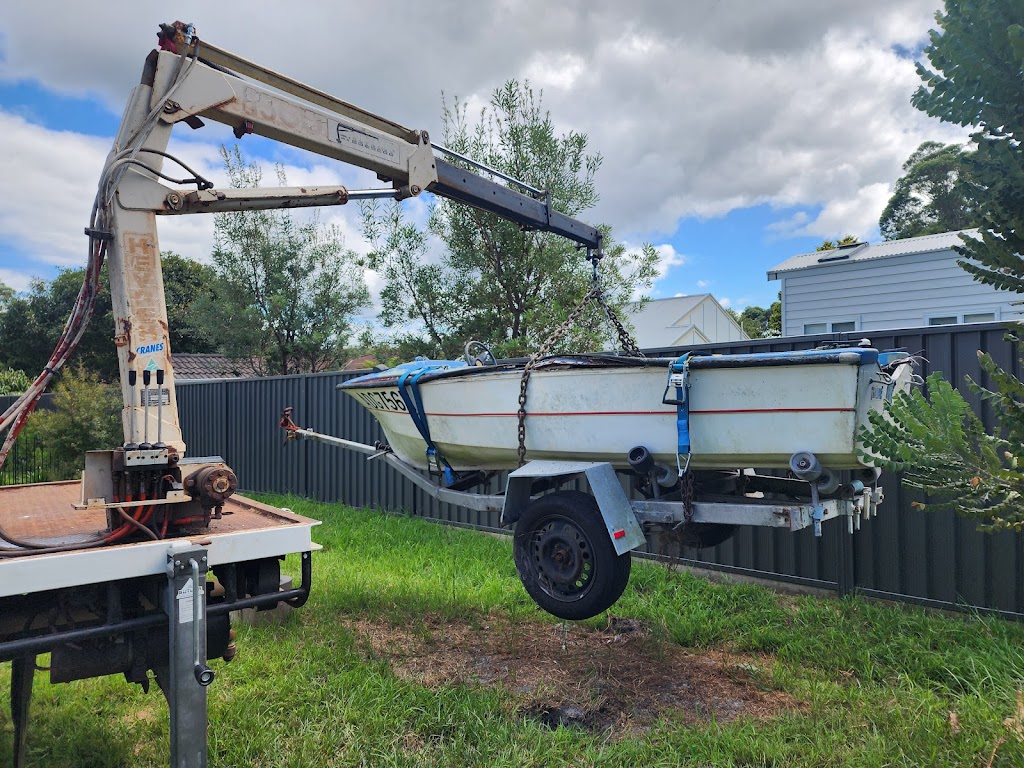Phills Crane Truck | River Rd, Lake Tabourie NSW 2539, Australia | Phone: 0490 083 601