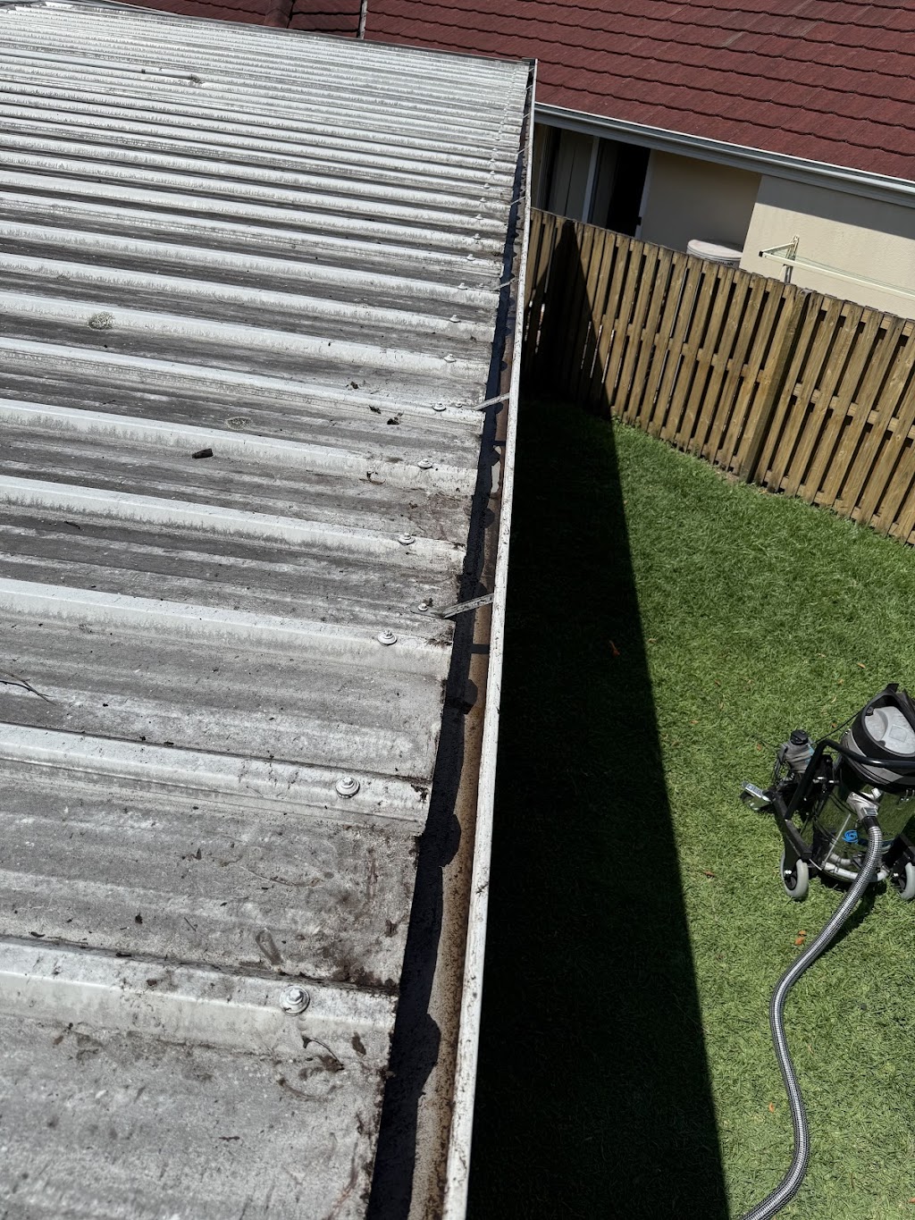 External Solutions Gutter Cleaning | 96 Peter Mills Dr, Gilston QLD 4211, Australia | Phone: 0439 558 018