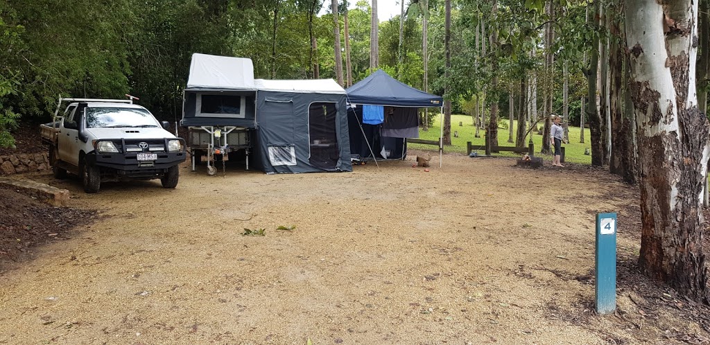 School Point Campground | School Point Access Road, Danbulla QLD 4872, Australia