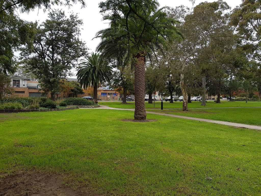Penders Park | park | Pender St, St David St, Thornbury VIC 3071, Australia
