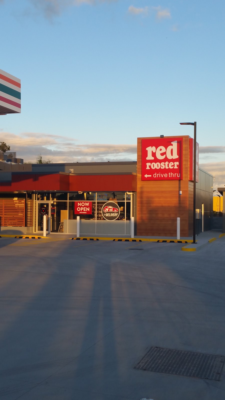 Red Rooster | restaurant | 7 Eleven Service Station, 2/1 Chisholm Rd &, Nerang Broadbeach Rd, Carrara QLD 4211, Australia | 0755004538 OR +61 7 5500 4538