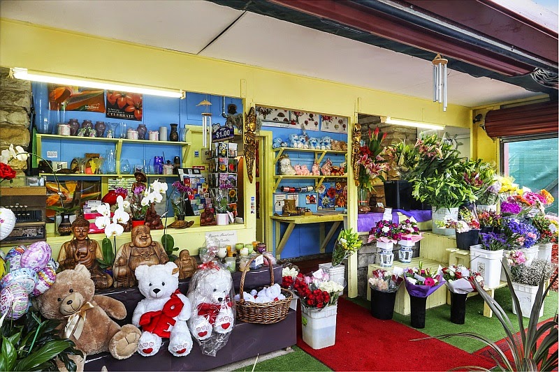 CENTRAL COAST FLOWER HUTS | florist | 456 Avoca Dr, Green Point NSW 2251, Australia | 0243695919 OR +61 2 4369 5919