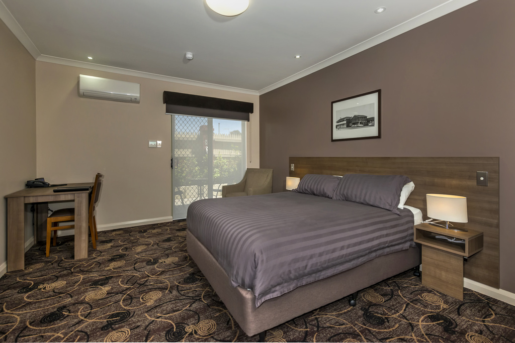 Quality Hotel Bayswater | lodging | 78/80 Railway Parade, Bayswater WA 6053, Australia | 0892717111 OR +61 8 9271 7111