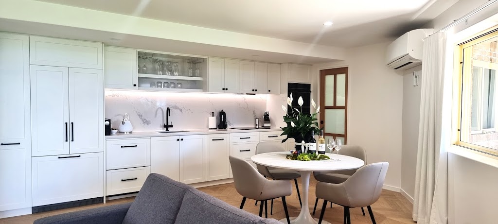 Broadview: A Coastal Panorama | 25 St James Ct, Tamborine Mountain QLD 4272, Australia | Phone: 0432 035 385