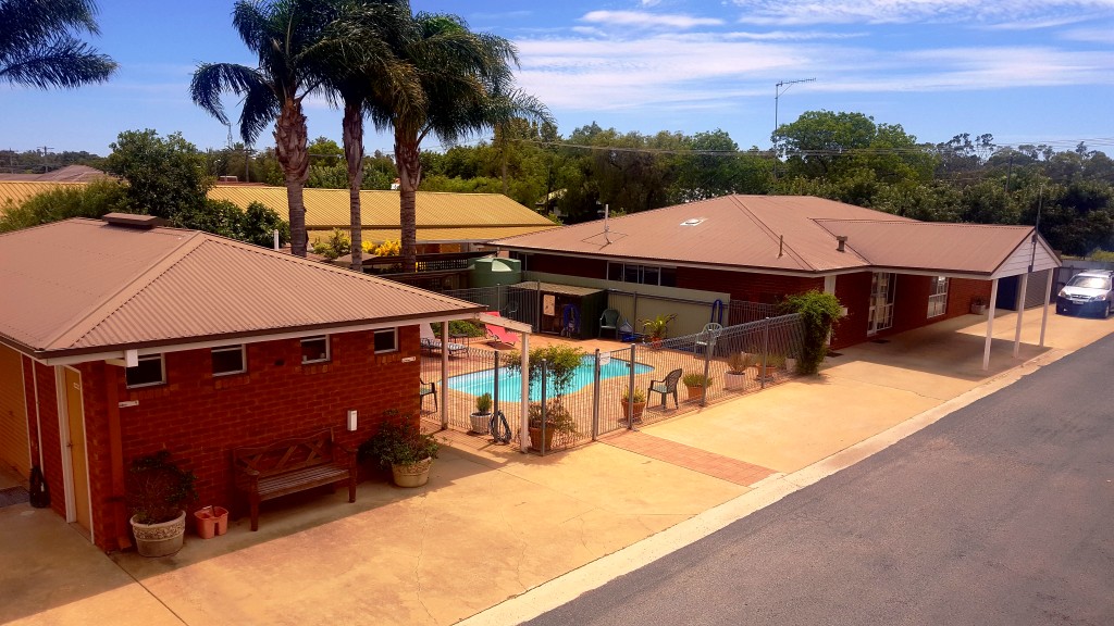 Centrepoint Motel | lodging | 399 Cressy St, Deniliquin NSW 2710, Australia | 0358813544 OR +61 3 5881 3544