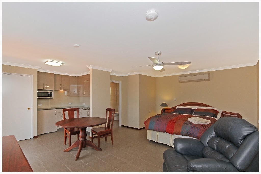 The Good Life Bed & Breakfast | lodging | 64 George Rd, Lesmurdie WA 6076, Australia | 0892913106 OR +61 8 9291 3106