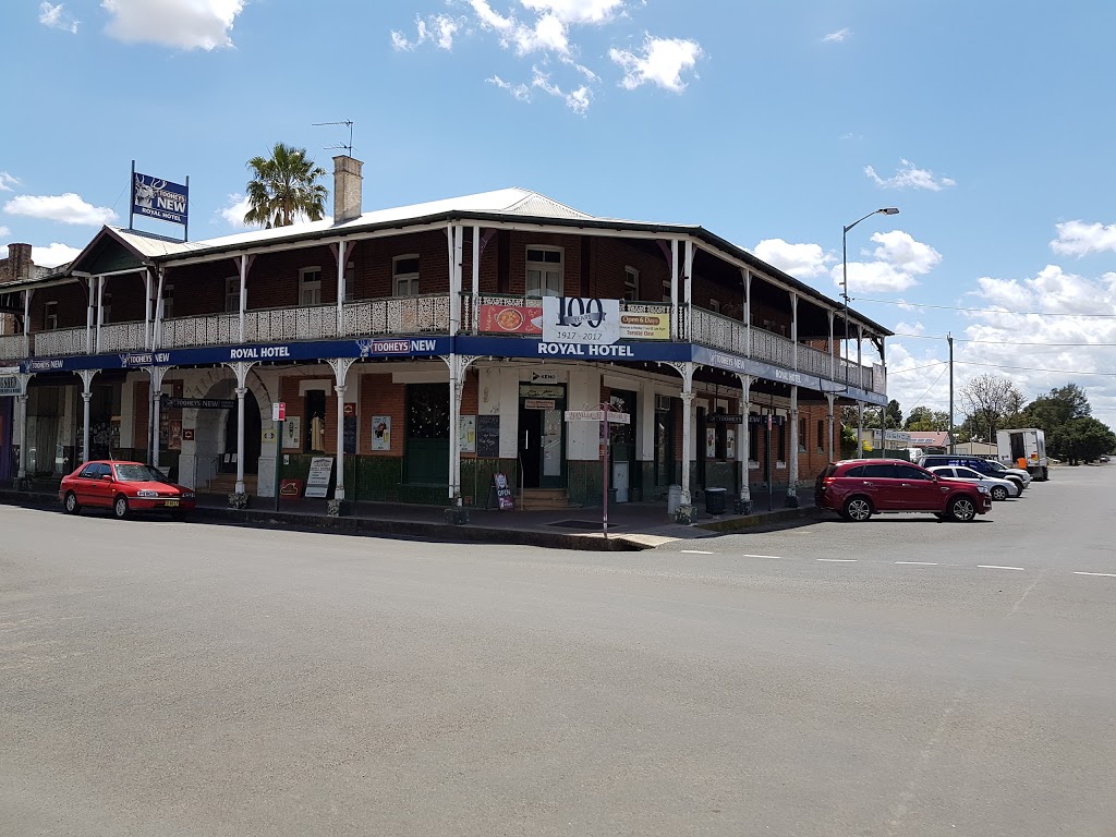 The Royal Hotel | 155 Manilla St, Manilla NSW 2346, Australia | Phone: (02) 6785 1017