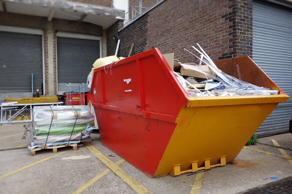 True Blue Dump Bins PTY LTD - 2m3 - 10m3 Skip Bin Hire |  | Servicing Hawkesbury, Windsor, Richmond, Blacktown, Hills District Suburbs Kellyville, Rouse Hill, Schofields, Castle Hill, Marsden Park, The Ponds Baulkham Hills, Bella Vista, Box Hill, Pitt Town, Seven Hills, 11 Farm Rd, Riverstone NSW 2765, Australia | 0298381833 OR +61 2 9838 1833