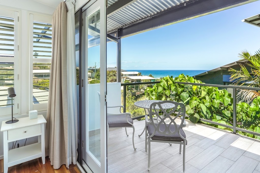 38 Arakoon Crescent - Noosa Luxury Holidays | 38 Arakoon Cres, Sunshine Beach QLD 4567, Australia | Phone: (07) 5448 0458