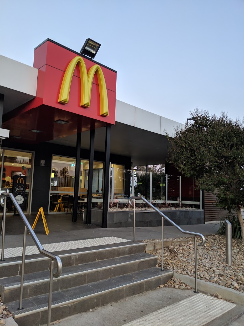 McDonalds Manor Lakes | cafe | Manor Lakes Boulevarde (Cnr, Ballan Rd, Wyndham Vale VIC 3024, Australia | 0397423785 OR +61 3 9742 3785