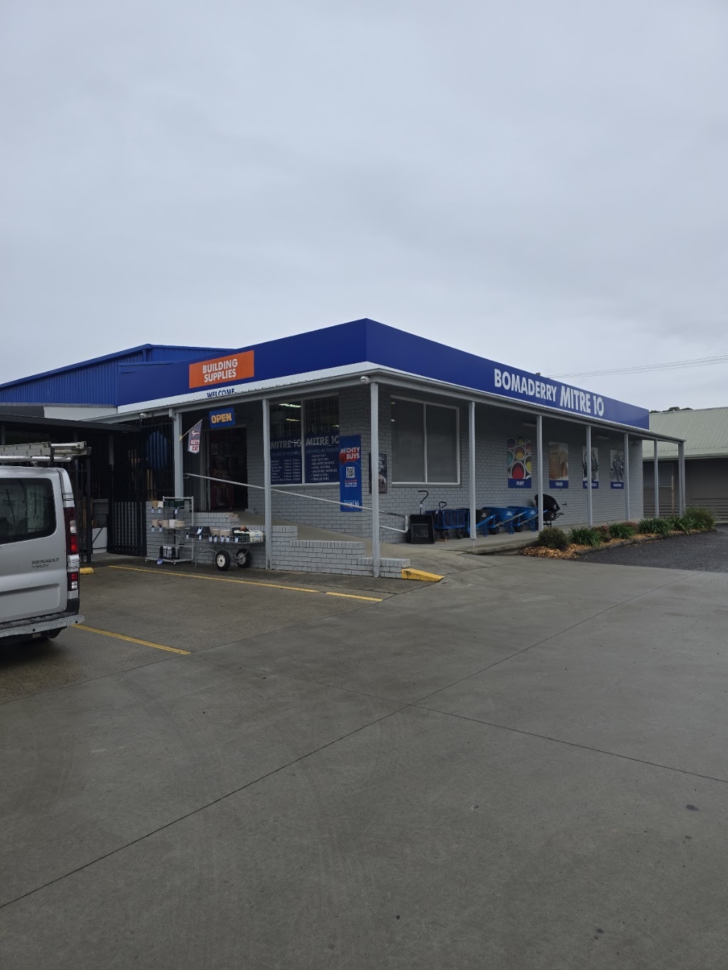 Bomaderry Mitre 10 | 54A Bolong Rd, Bomaderry NSW 2541, Australia | Phone: (02) 4421 7444
