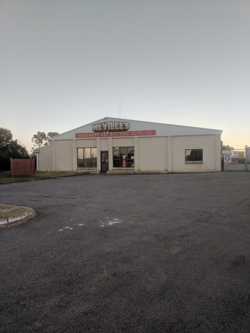 Nevilles Hardware & Building Supplies | hardware store | 434 Albany Hwy, Albany WA 6330, Australia | 0898425333 OR +61 8 9842 5333