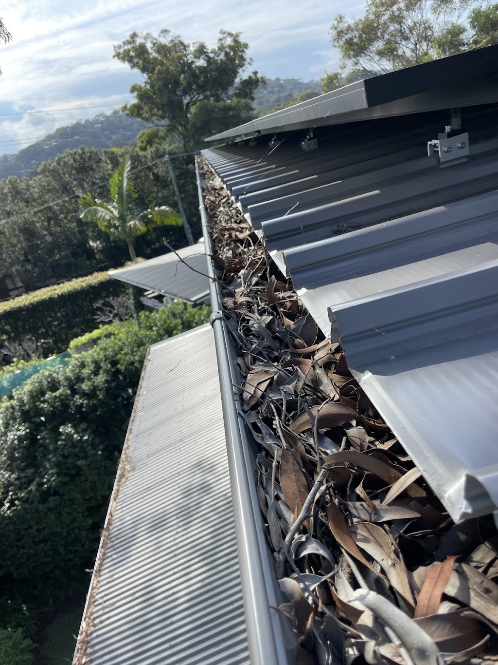 Beaches Gutter Clean | Morella Rd, Whale Beach NSW 2107, Australia | Phone: 0405 613 711