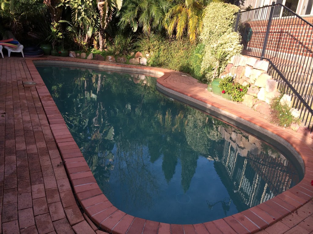 Clean Pools R Us Sutherland Shire | 7 Cowling Ave, Middleton Grange NSW 2171, Australia | Phone: 0418 652 577