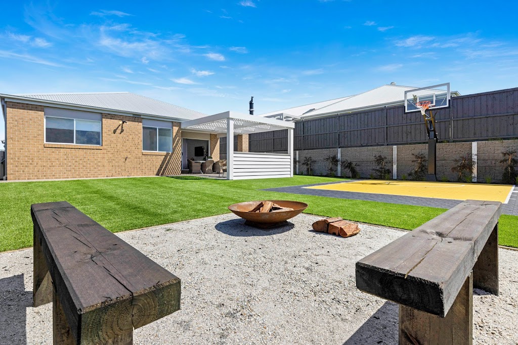 SJD Homes Display Home - Waterford Rise Estate, Warragul | Longview Rd, Warragul VIC 3820, Australia | Phone: (03) 9095 8000