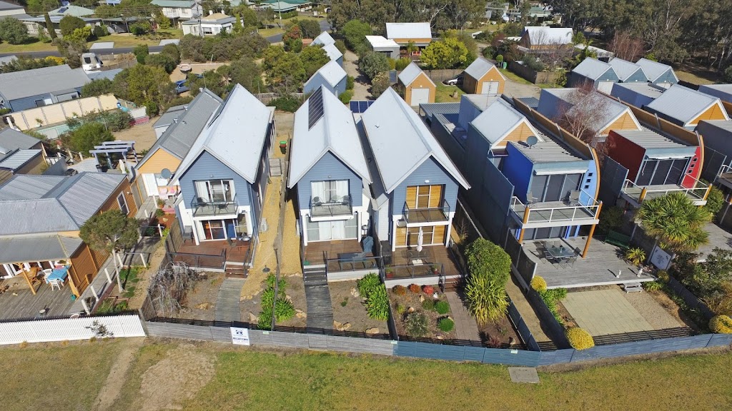 Absolute Waterfront on Raymond Island | 70 Eighth Ave, Raymond Island VIC 3880, Australia | Phone: 0438 200 052