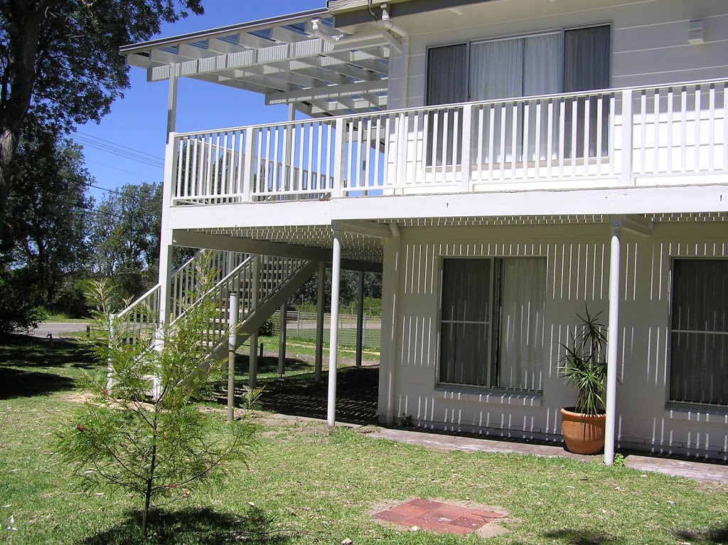 Wonky Pine Beach House | lodging | 17 Matron Porter Dr, Narrawallee NSW 2539, Australia | 0244553833 OR +61 2 4455 3833