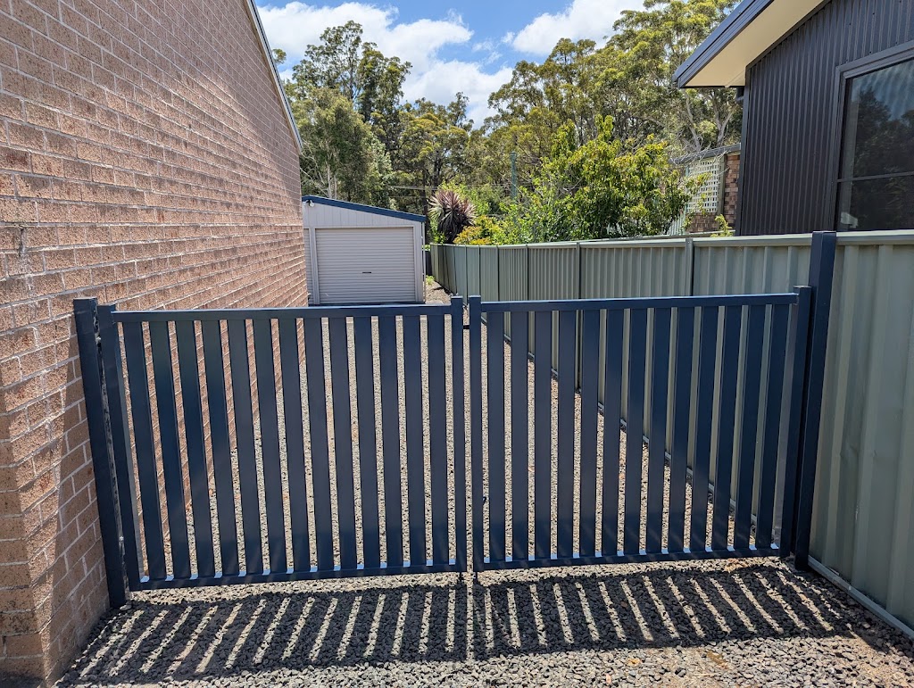 Dolphin Bay Fencing | 18 Pangari Cres, St Georges Basin NSW 2540, Australia | Phone: 0402 312 106