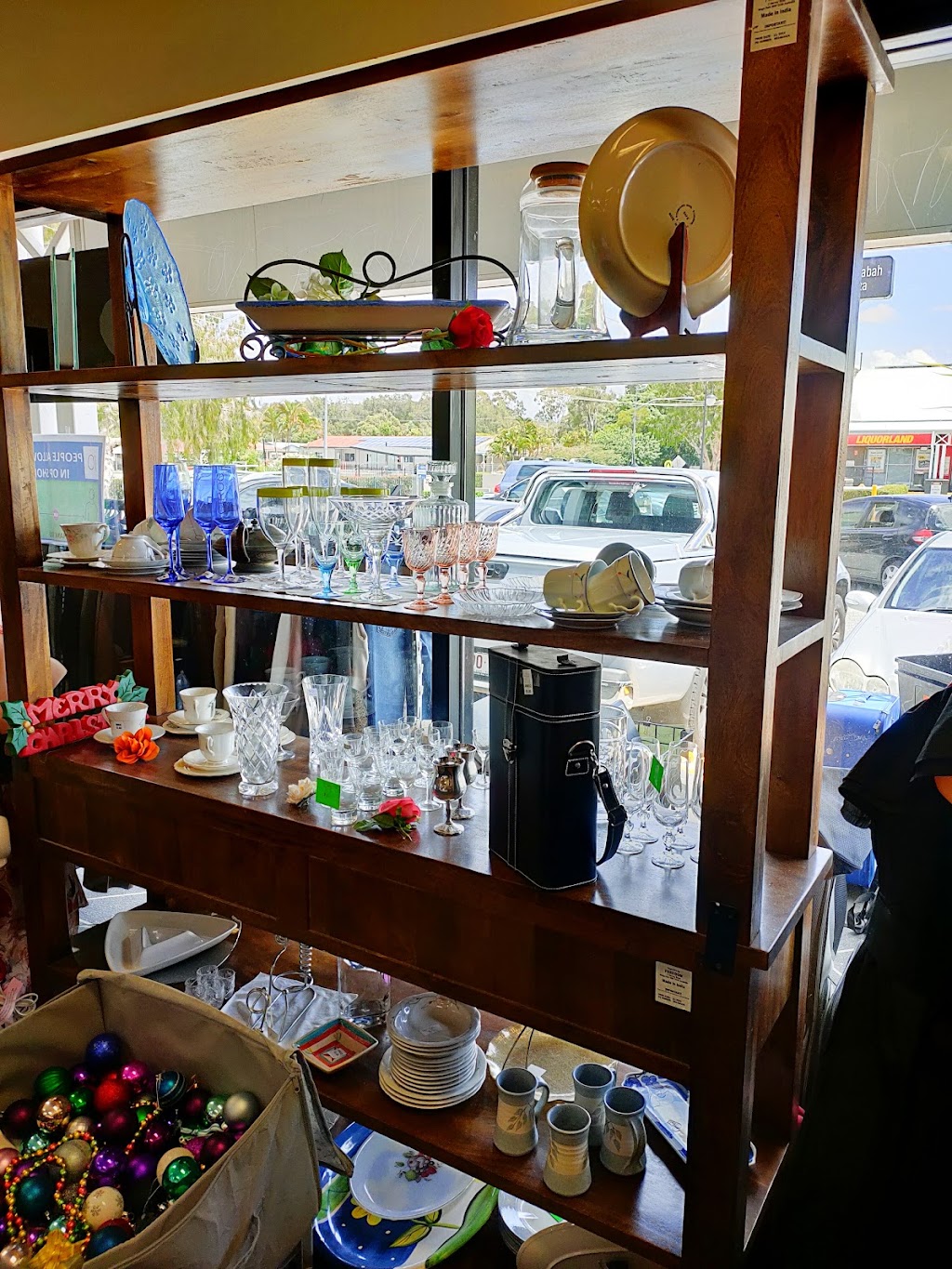 Animal Welfare League Queensland Op Shop | Coombabah Plaza 4, 21 Hansford Rd, Coombabah QLD 4216, Australia | Phone: 0431 834 836