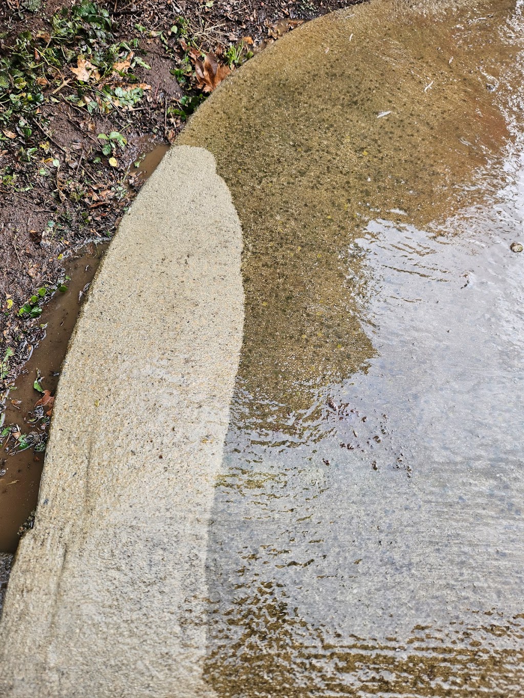 Narrandera Gutter Cleaning | 4 Bells Rd, Narrandera NSW 2700, Australia | Phone: 0487 521 312