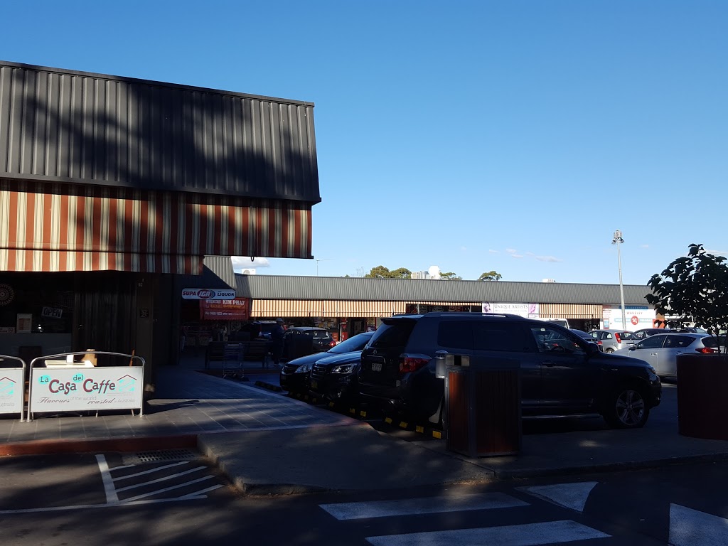 Wakeley Shopping Centre | shopping mall | 30 Bulls Rd, Wakeley NSW 2176, Australia