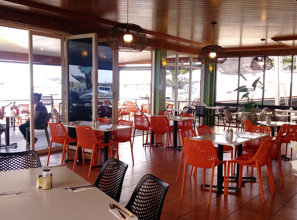 The deck @ tuncurry | restaurant | 2 Ray St, Tuncurry NSW 2312, Australia | 0265556060 OR +61 2 6555 6060