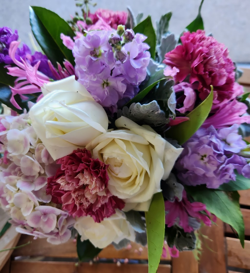 Dahlia and Thyme Studio Florals | Deerbrook Cct, Wollert VIC 3750, Australia | Phone: 0493 201 534