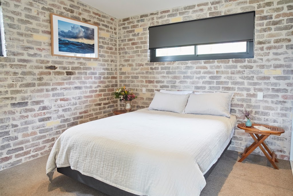 Cockatoo Cottage Bundeena | 22 The Lambeth Walk, Bundeena NSW 2230, Australia | Phone: 0404 399 225