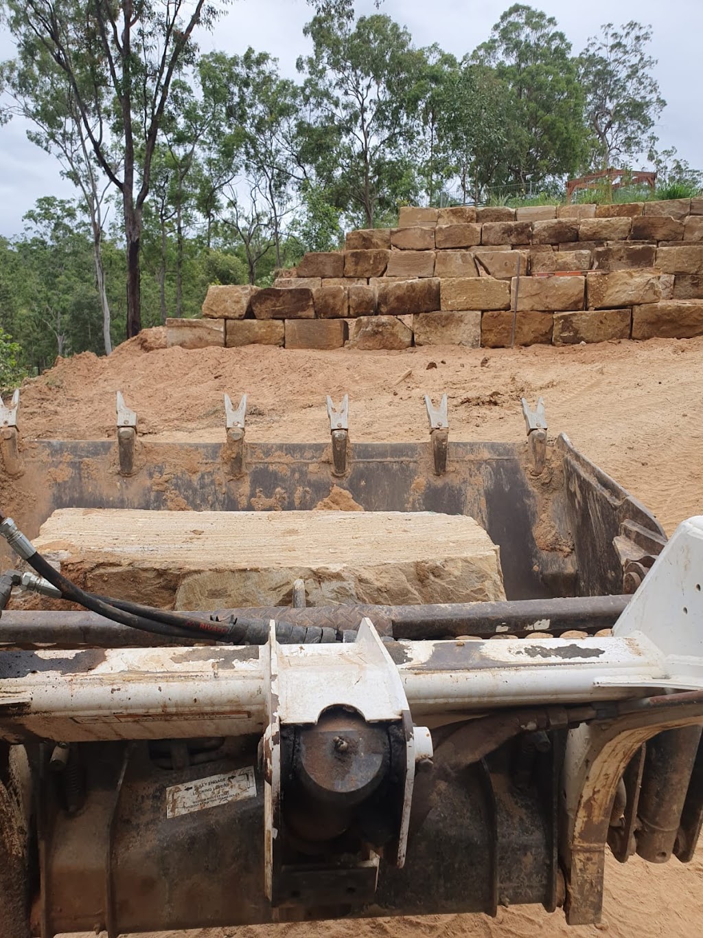 One Man Band Bobcat & Tipper | 1922 Forest Hill Fernvale Rd, Mount Tarampa QLD 4311, Australia | Phone: 0473 873 340