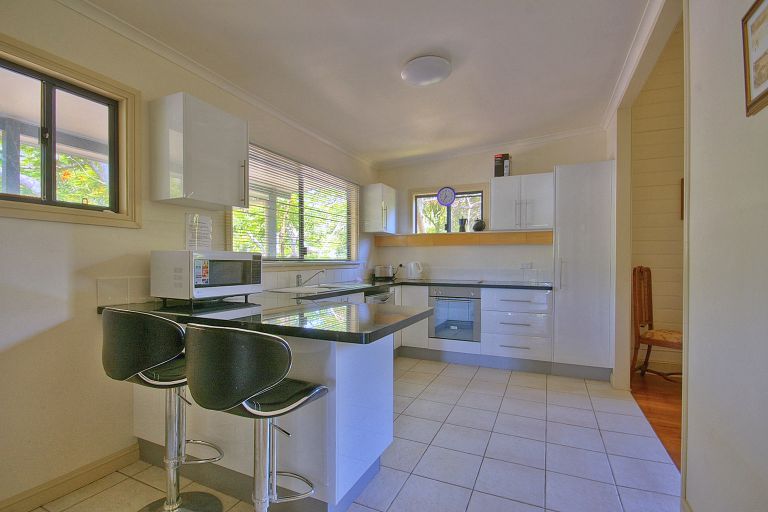 Melville House Holiday Cottage 1 | 11 Parkes St, Girards Hill NSW 2480, Australia | Phone: (02) 6621 5778