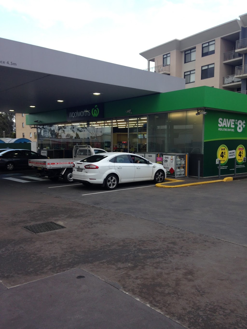 Caltex Woolworths | gas station | 41 Third Ave, Blacktown NSW 2148, Australia | 0296724849 OR +61 2 9672 4849
