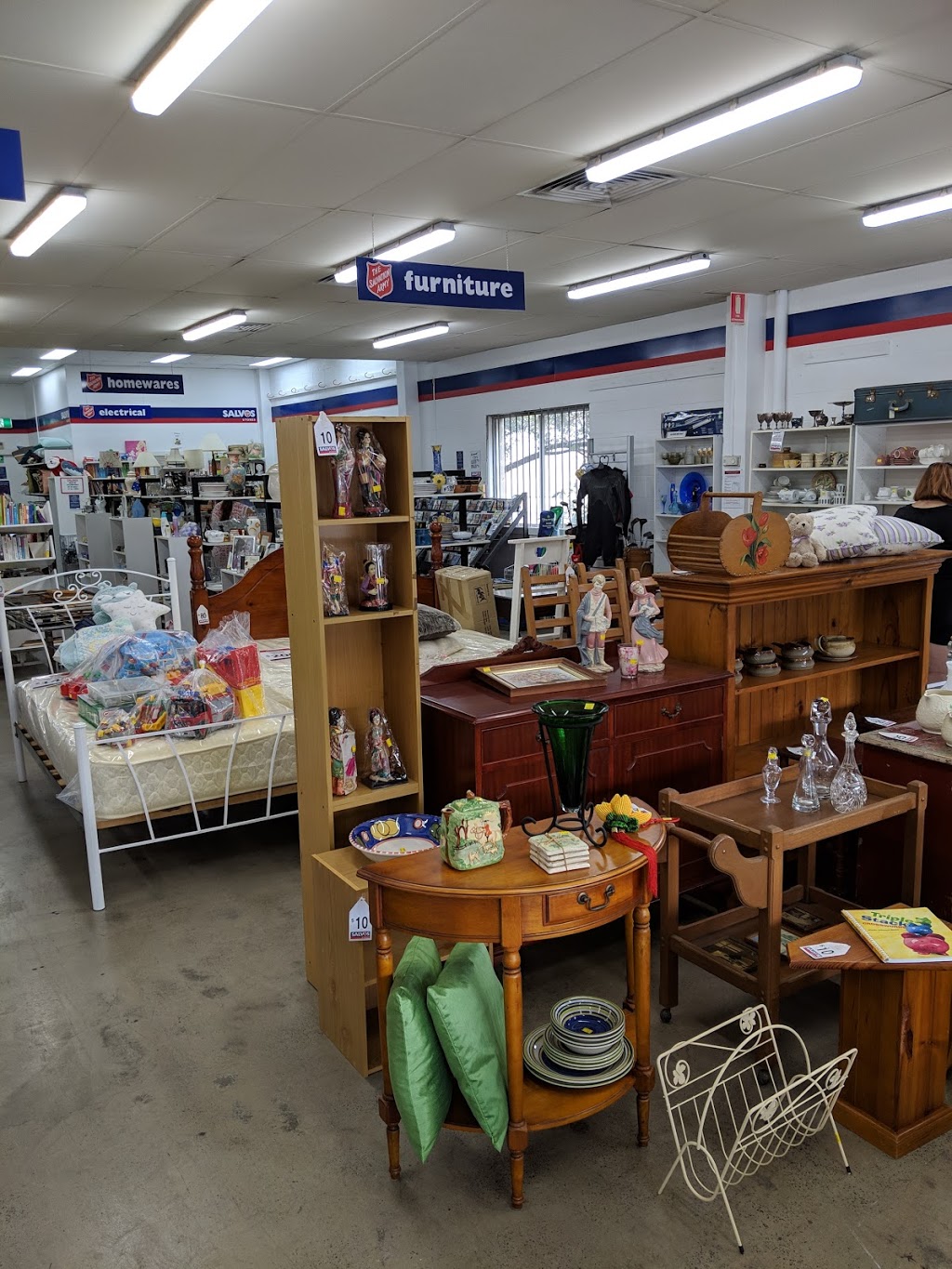 Salvos Stores Gosford | 348 Mann St, Gosford NSW 2250, Australia | Phone: (02) 4325 3101