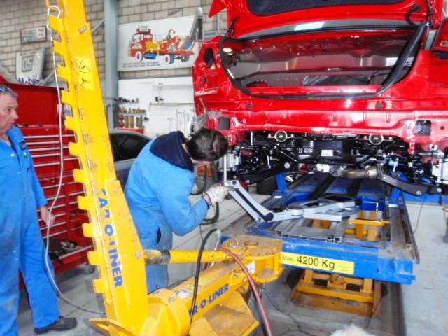 Ray Morcoms Auto Body Repairs | car repair | 20 Vale Rd, South Bathurst NSW 2795, Australia | 0263323233 OR +61 2 6332 3233