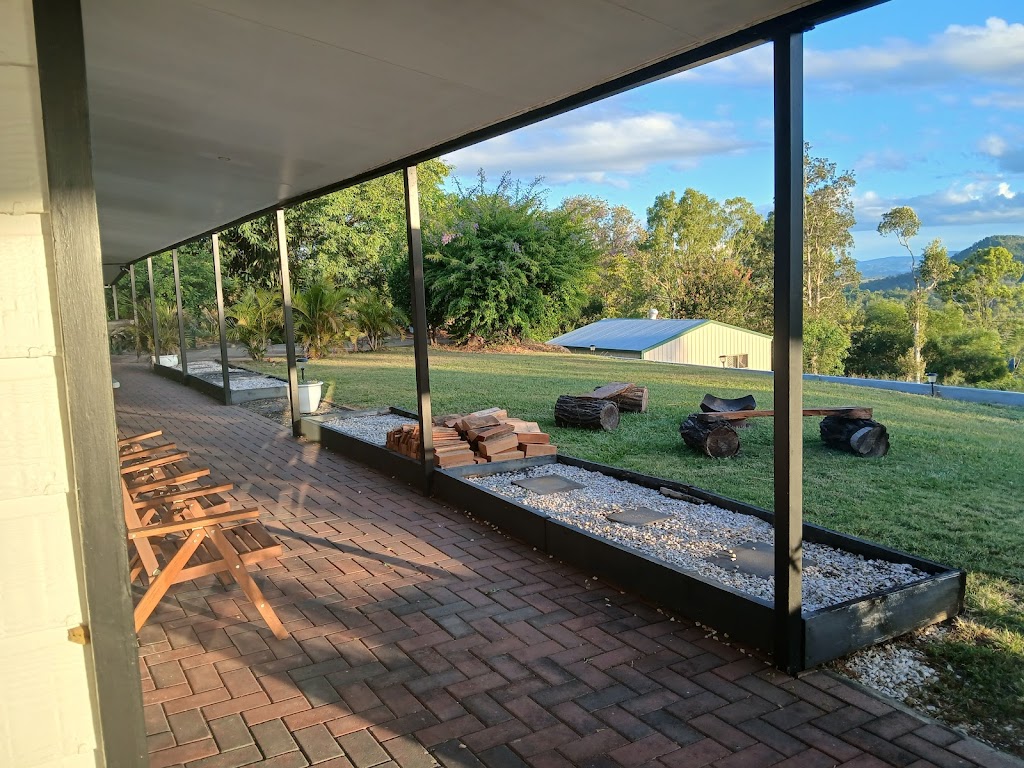 Hilltop Retreat | 1 Farwell Cl, Kooralbyn QLD 4285, Australia | Phone: 0411 825 153
