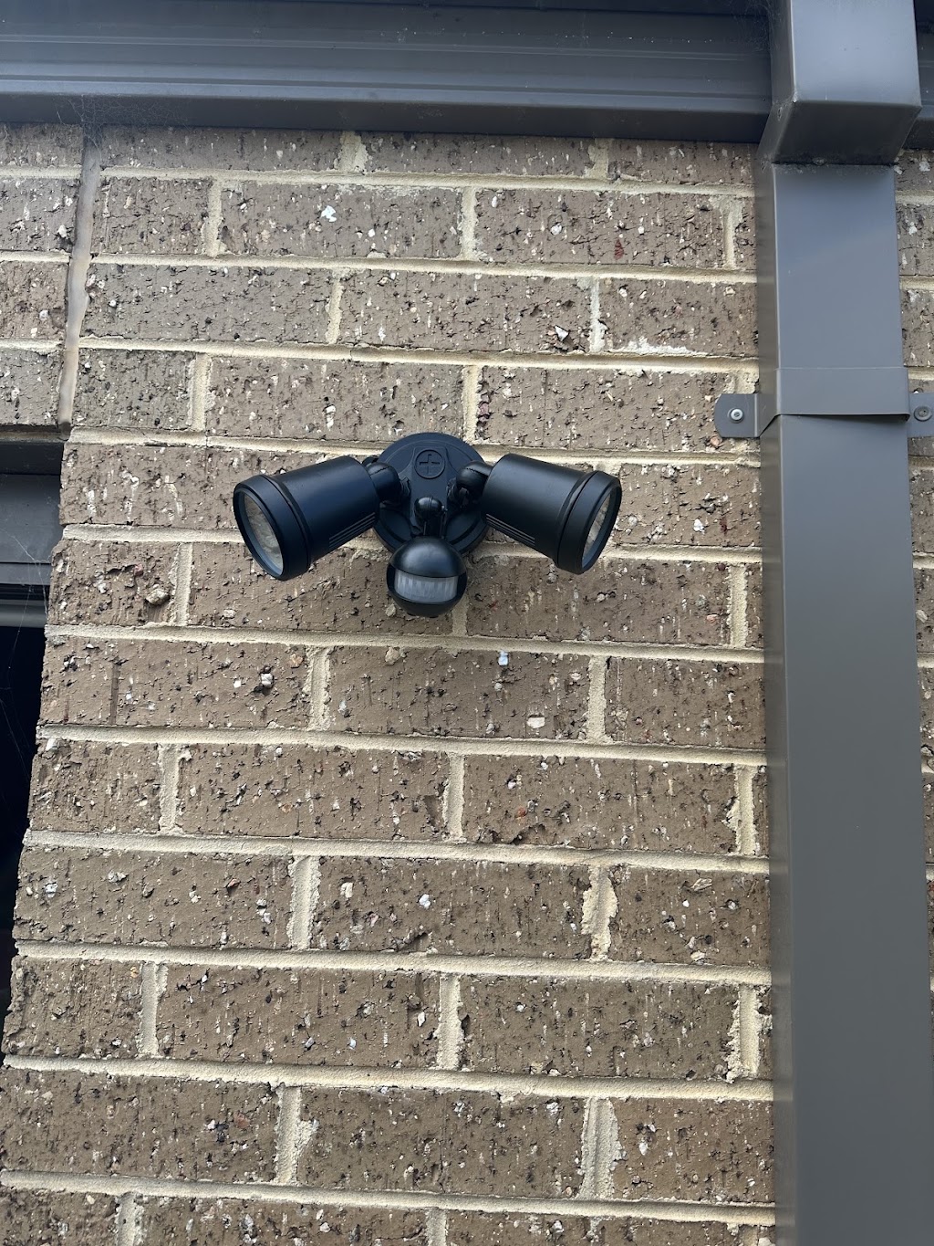 Merv’s Electrical | 127 Willandra Cct, Warragul VIC 3820, Australia | Phone: 0423 669 011