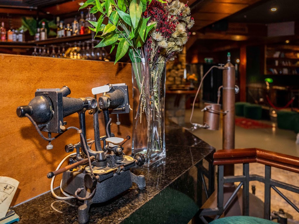 Two Doctors Whiskey Tavern | 1 Sublime Point Rd, Leura NSW 2780, Australia | Phone: (02) 4785 0000