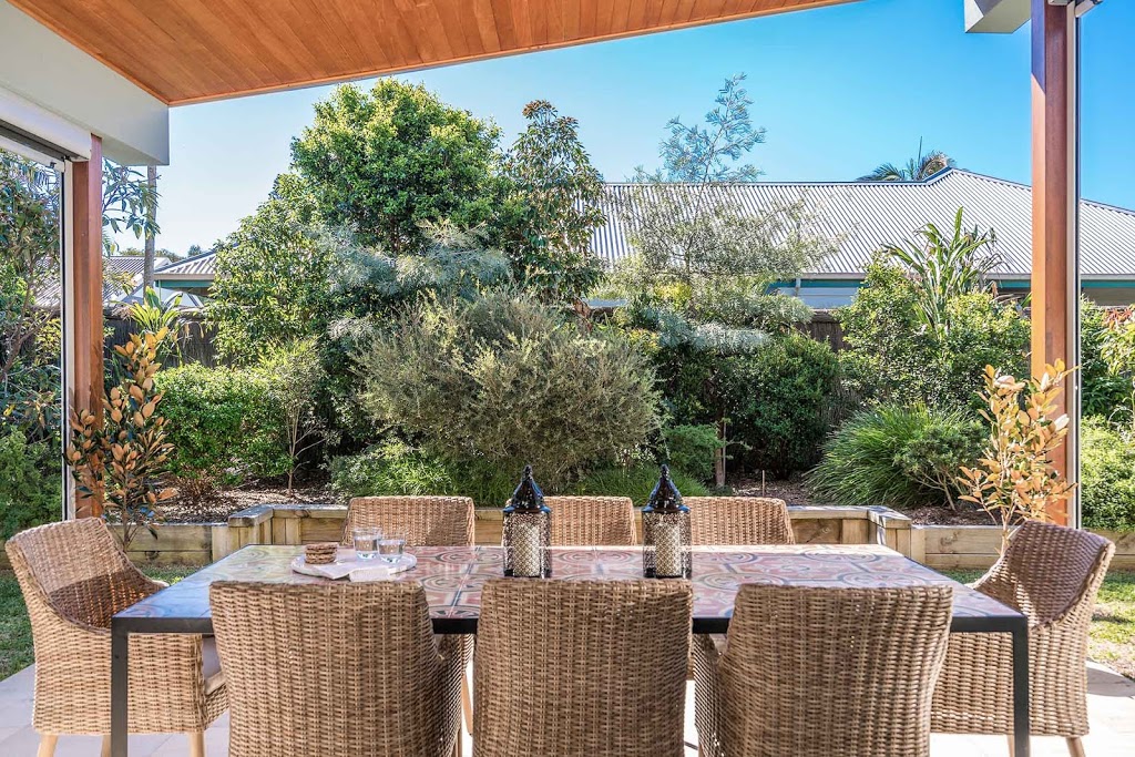 A PERFECT STAY Shore Beats Work | 5 Beachside Dr, Suffolk Park NSW 2481, Australia | Phone: 1300 588 277