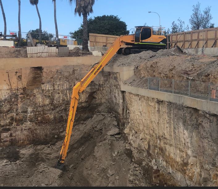 Lewis Longreach Excavator Hire | general contractor | Laurence Rd, Londonderry NSW 2753, Australia | 0421459513 OR +61 421 459 513