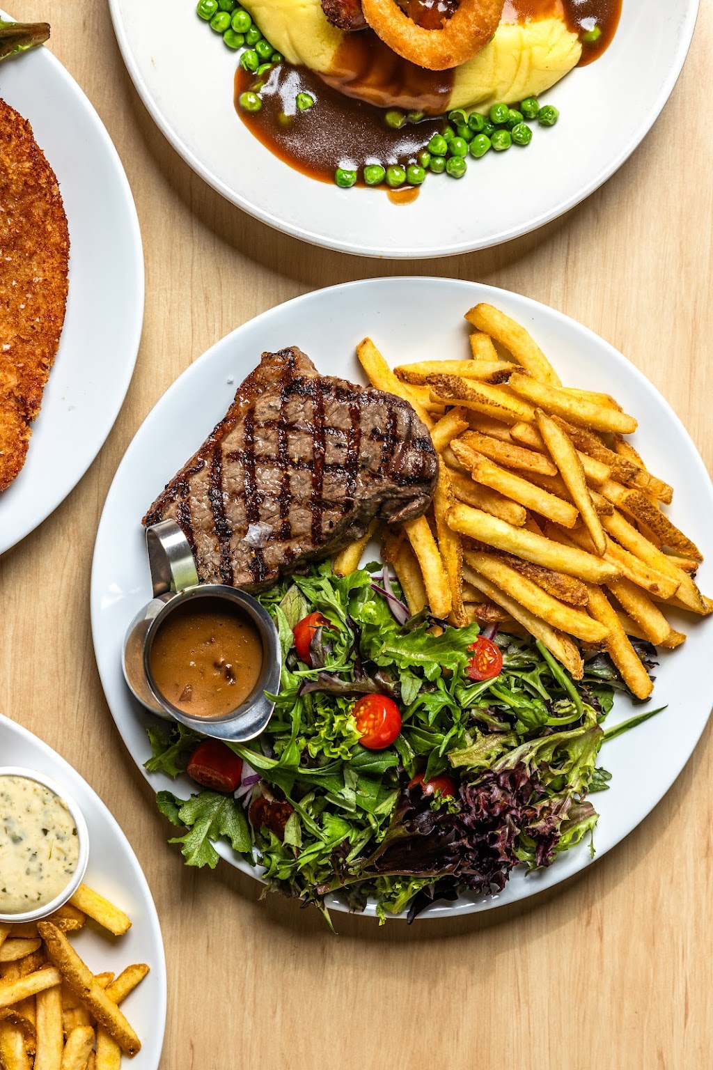Saltwater Creek Hotel | 40 Siganto Dr, Helensvale QLD 4212, Australia | Phone: (07) 5529 4900