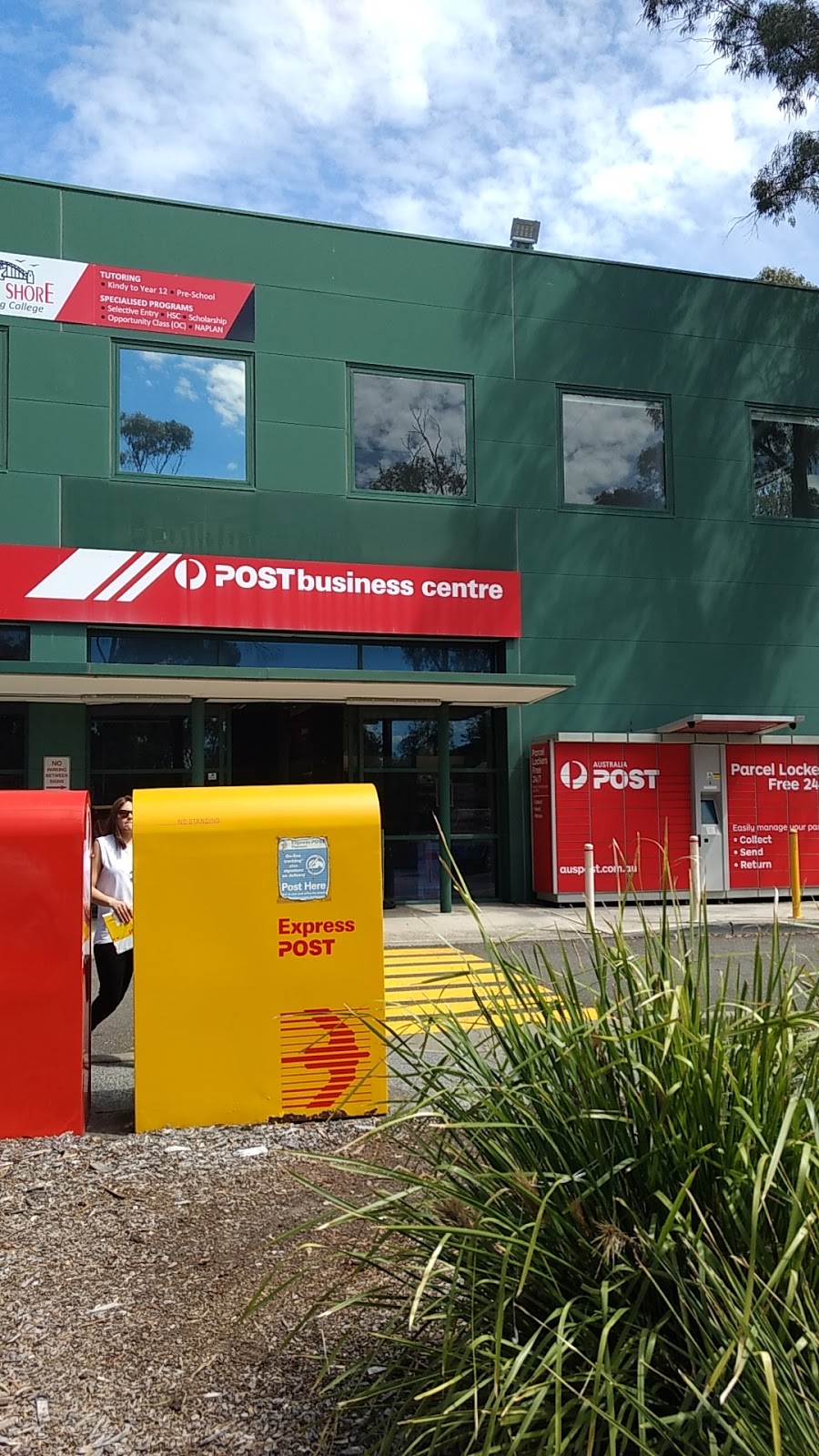 australia post phone number open now