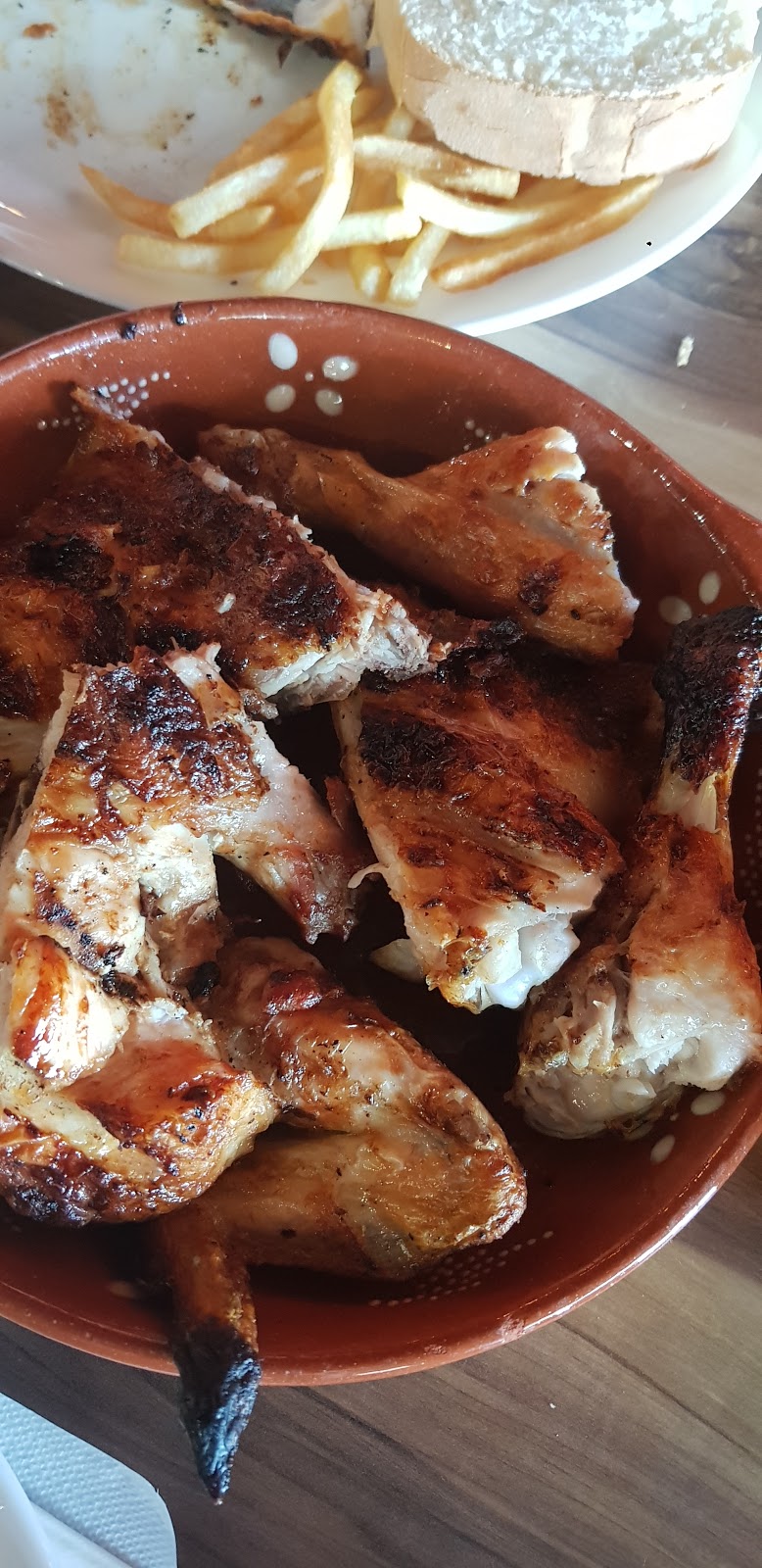 Frangos Charcoal Chicken | restaurant | 4b/2 Holborn Circuit, Gledswood Hills NSW 2557, Australia | 0246480432 OR +61 2 4648 0432