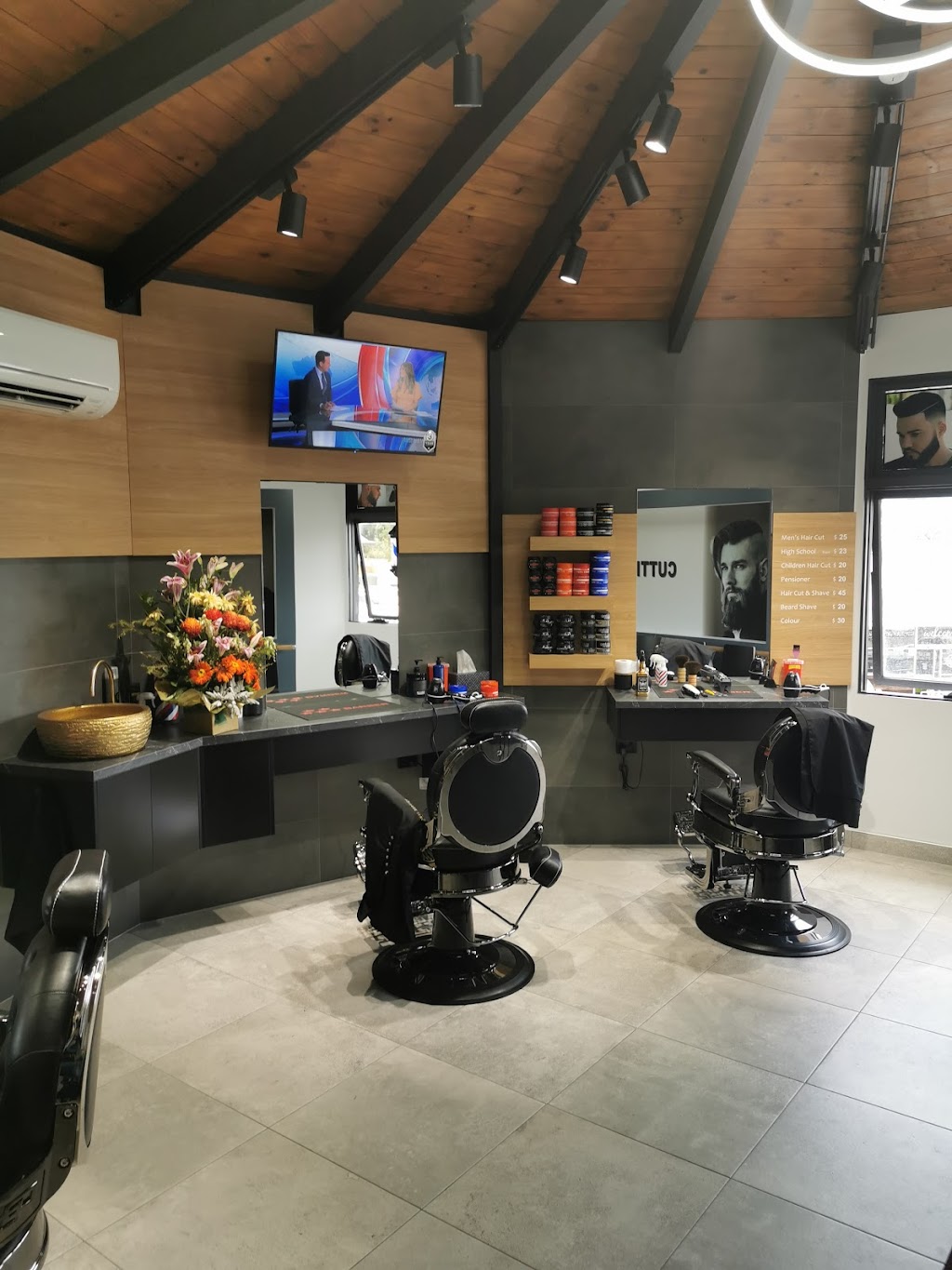 Cutting crew barber shop | Tra ding as crest HOTEL barber, 114 Princes Hwy, Sylvania NSW 2224, Australia | Phone: 0490 063 278