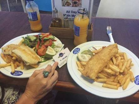 Fishbonez Cafe & Takeaway | restaurant | 90 Terrigal Esplanade, Terrigal NSW 2260, Australia | 0243856856 OR +61 2 4385 6856