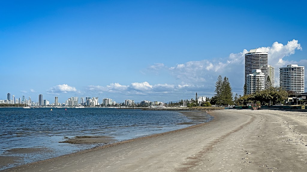 Ocean Suites on Jennifer | 10 Jennifer Ave, Runaway Bay QLD 4216, Australia | Phone: 0488 812 101