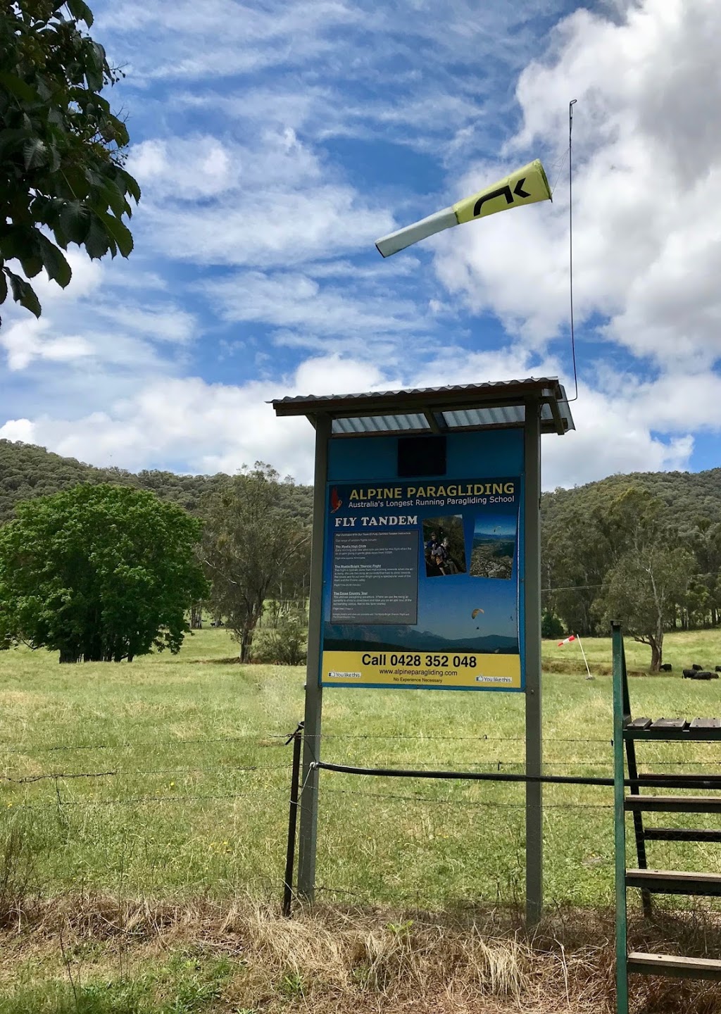 Alpine Paragliding Bright | Morses Creek Rd, Bright VIC 3741, Australia | Phone: 0428 352 048