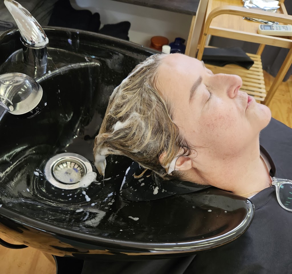 Camille Hair Designs | 17 Hughs Place, Entry via, Pleasant Ave, East Lindfield NSW 2070, Australia | Phone: 0401 616 615