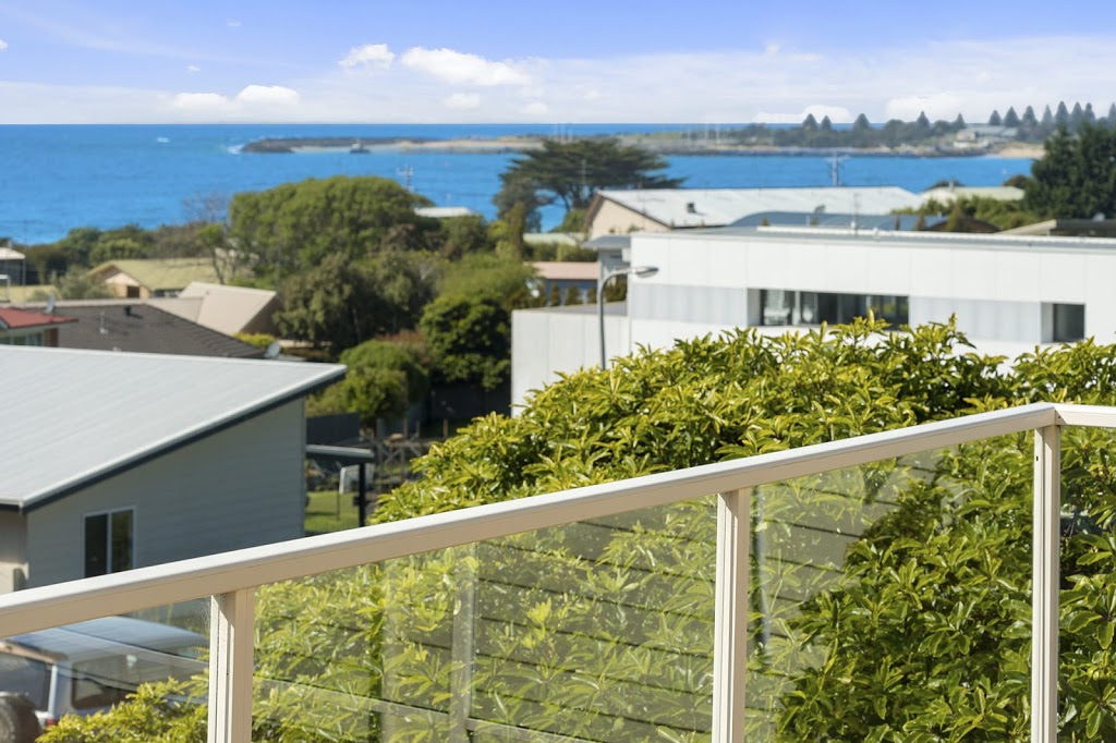 Seaview On Seaview | 16 Seaview Dr, Apollo Bay VIC 3233, Australia | Phone: (03) 5237 2600